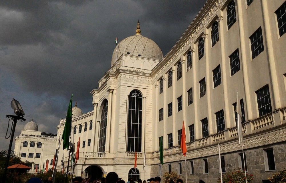 Hotel Hyderabad Pulse near Salar Jung Museum