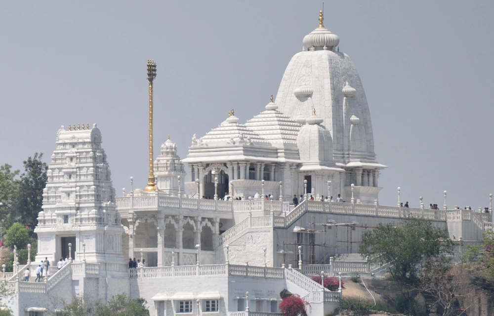 Hotel Hyderabad Pulse near Birla Mandir