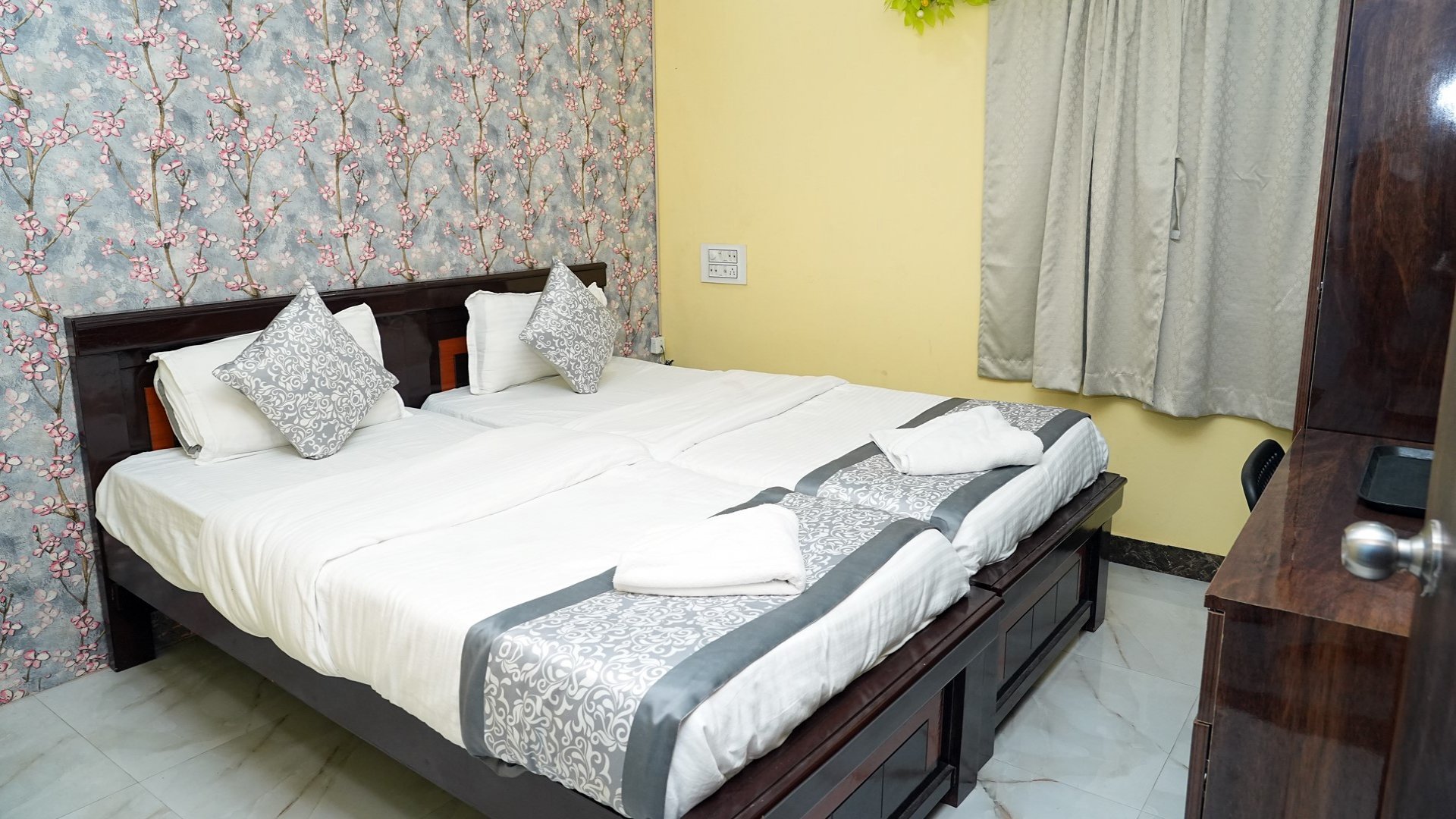 Hotel Hyderabad Pulse