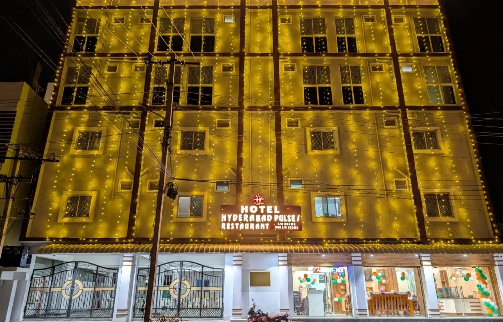 How Smart Travelers Choose the Right Hotel Near Hyderabad Airport Without Overpaying at Hotel Hyderabad Pulse